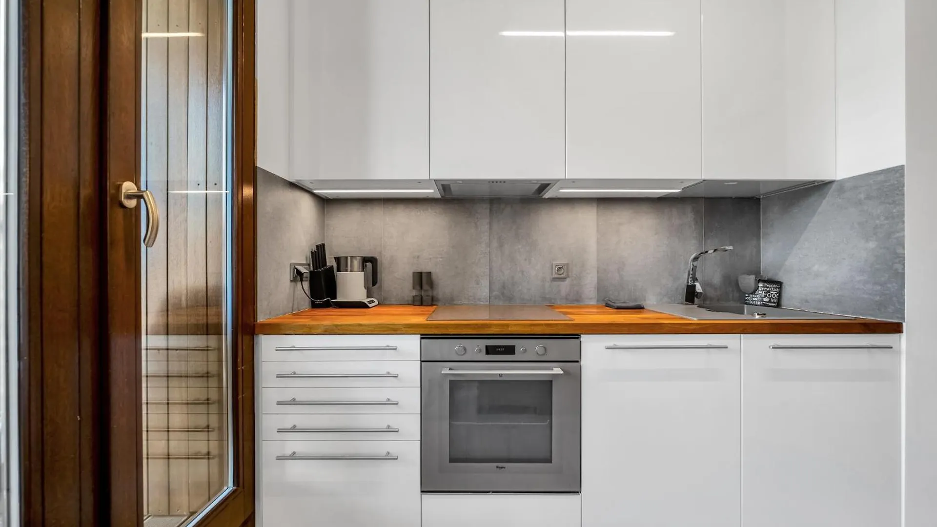 Warsaw Kolejowa Apt - Parking, Balcony, Workspace - By Rentujemy Apartment